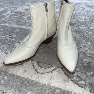 Via Spiga white boots with zipper